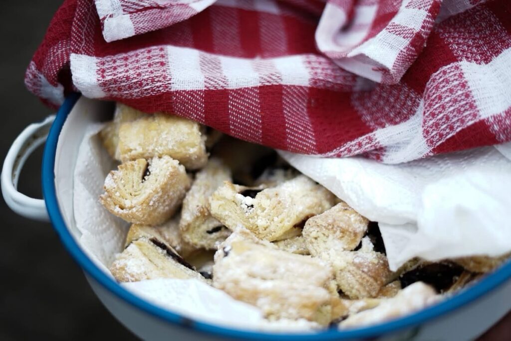 Téli ízek a konyhában: kelt hájas süti szilvalekvárral