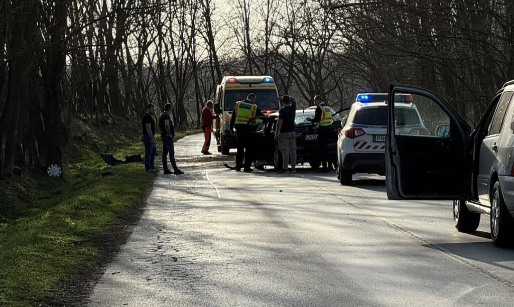 Fának csapódott egy autó Nyírbogdány és Kemecse között