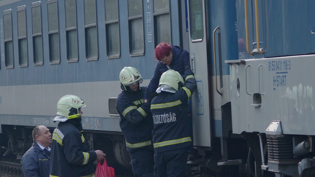 Tragédia a síneken: egy holttestet találtak Nyíregyháza határában, a vonatvezető nem észlelhette az ütközést