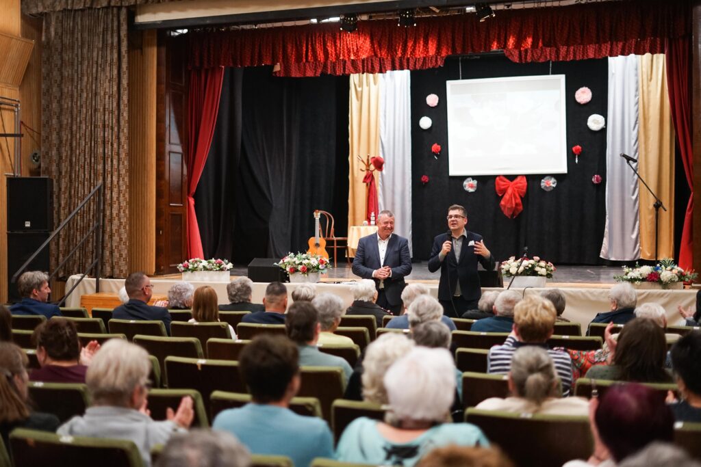 Ünnepi hangulatban köszöntötték a hölgyeket Nagyhalászon