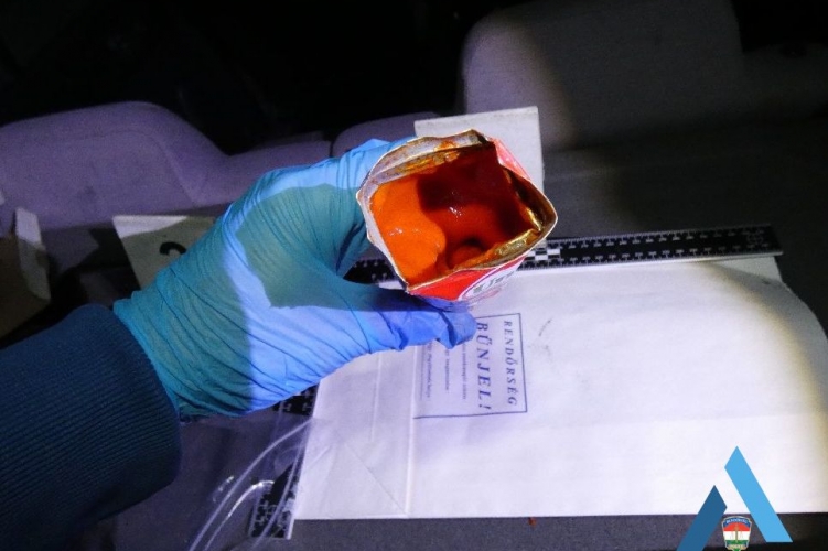 Dombrádi dílerek: Gulyáskrémes tubusokba rejtették a kábítószert – elfogták őket