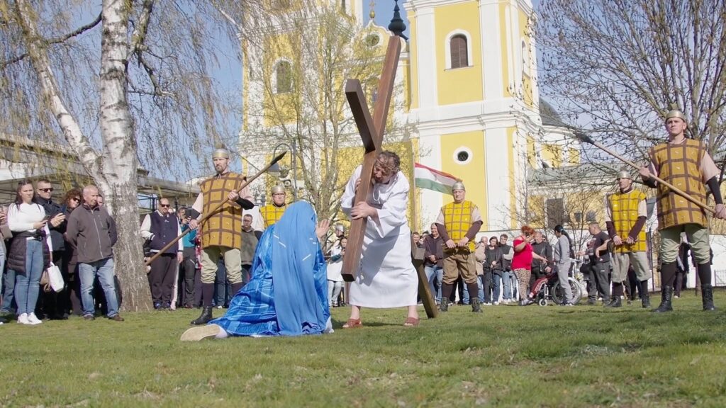 Megrendítő pillanatok Máriapócs főterén: életre kelt Krisztus története