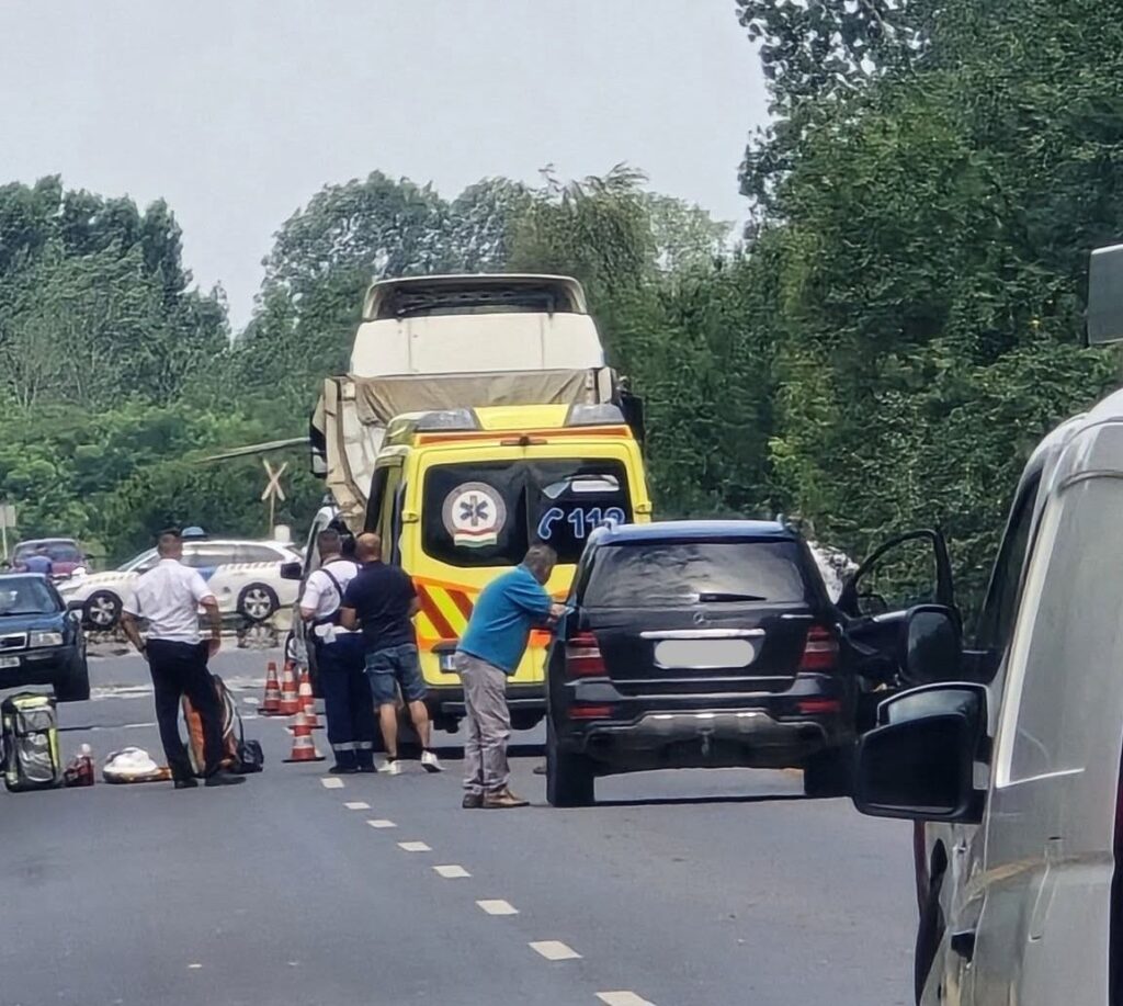 Mentőhelikopter érkezett a súlyos balesethez – kerékpárost gázoltak el